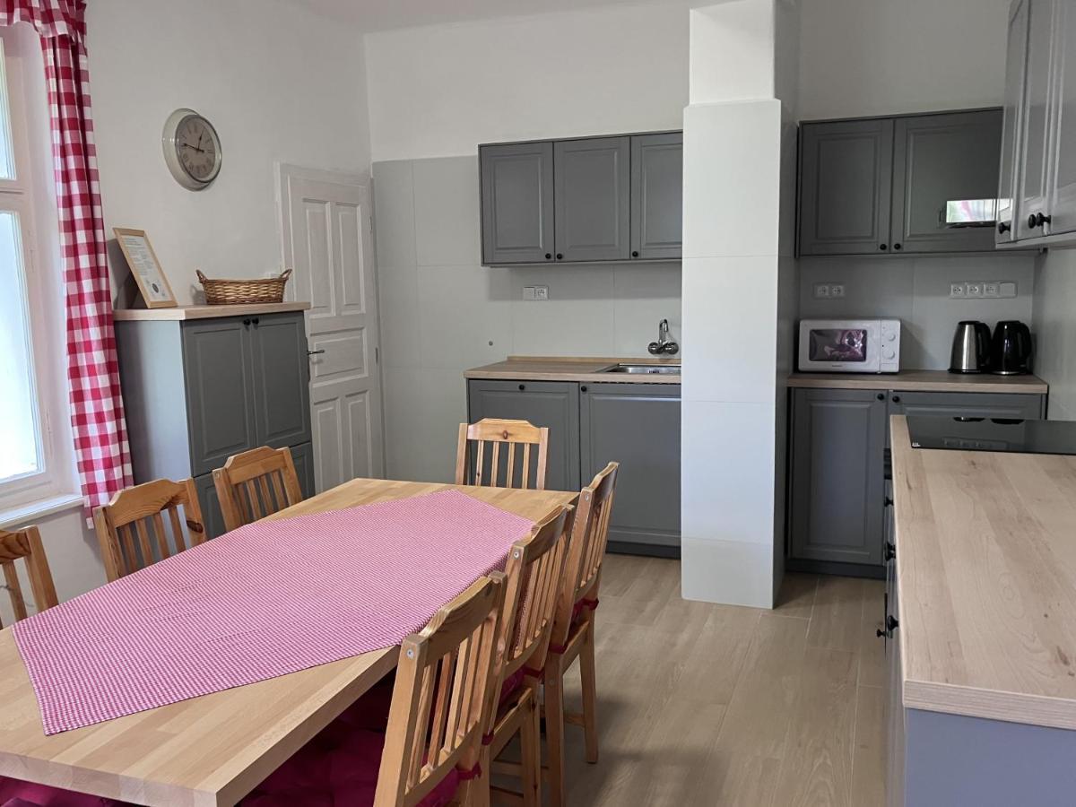 Penzion Haji Janov nad Nisou Exteriör bild